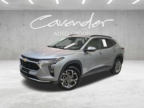 Used 2025 Chevrolet Trax LT w/ Driver Confidence Package image 1