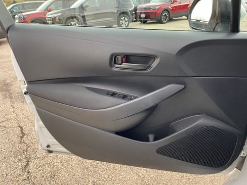 Used 2025 Toyota Corolla LE image 20