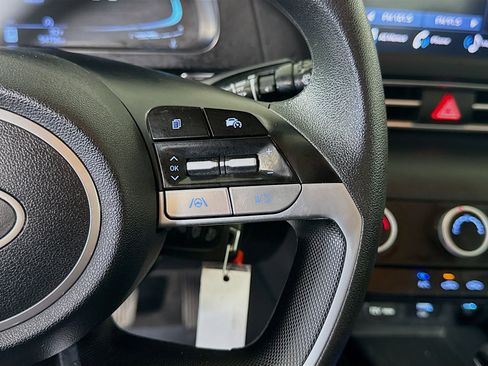 Used 2024 Hyundai Elantra SE image 15