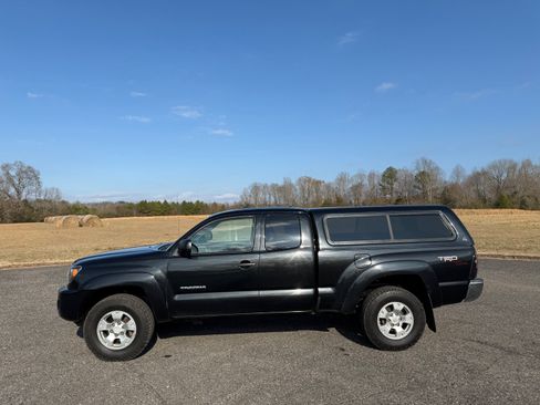 Used 2010 Toyota Tacoma 4x4 Access Cab V6 image 2