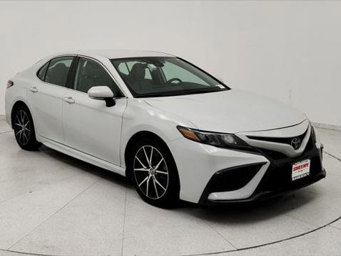 Certified 2023 Toyota Camry SE image 1