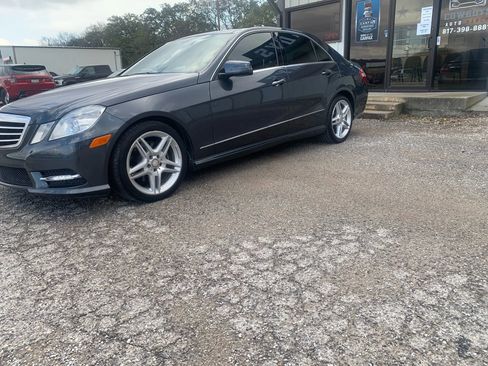 Used 2013 Mercedes-Benz E 350 Sedan image 4
