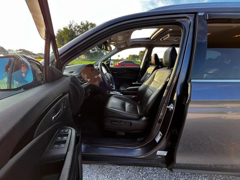 Used 2017 Honda Pilot Touring image 9