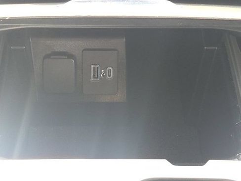 Used 2021 Ford Explorer XLT w/ Equipment Group 202A AWD/4WD image 35