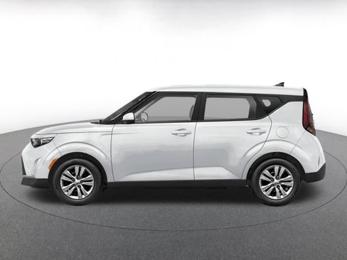 Used 2025 Kia Soul LX w/ LX Technology Package FWD image 3