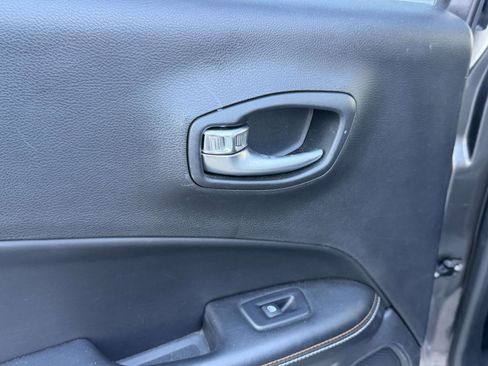 Used 2018 Jeep Compass Latitude w/ Popular Equipment Group image 12