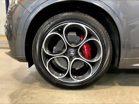 Used 2022 Alfa Romeo Stelvio Veloce AWD/4WD image 9
