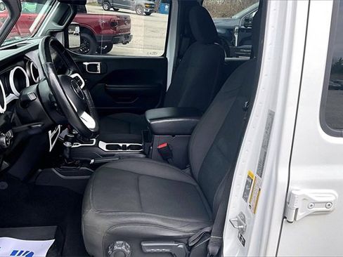 Used 2021 Jeep Gladiator Sport image 25