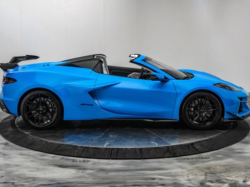 Used 2023 Chevrolet Corvette Z06 w/ Z07 Performance Package RWD image 25