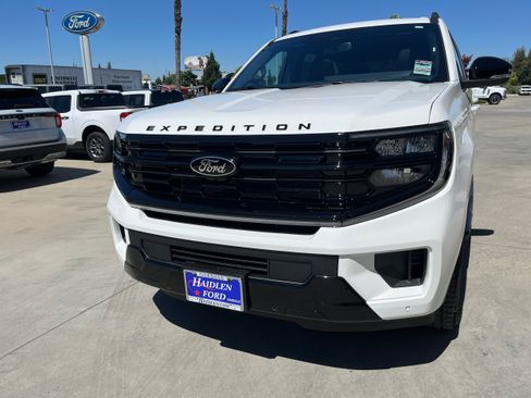 New 2026 Ford Expedition Platinum w/ Stealth Appearance Package AWD/4WD image 5