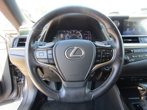 Used 2019 Lexus ES 300h image 13
