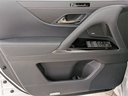 New 2025 Lexus LX 600 4WD w/ Premium Package image 19