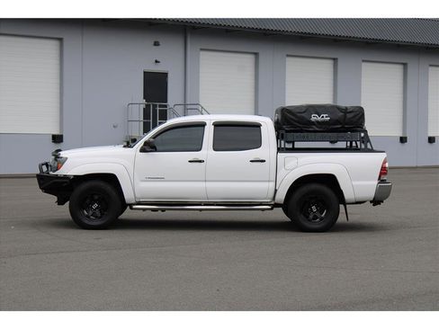Used 2011 Toyota Tacoma 4x4 Double Cab image 2