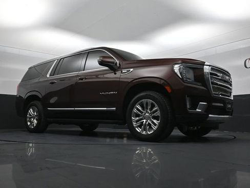 Used 2023 GMC Yukon XL SLT w/ SLT Luxury Package image 27