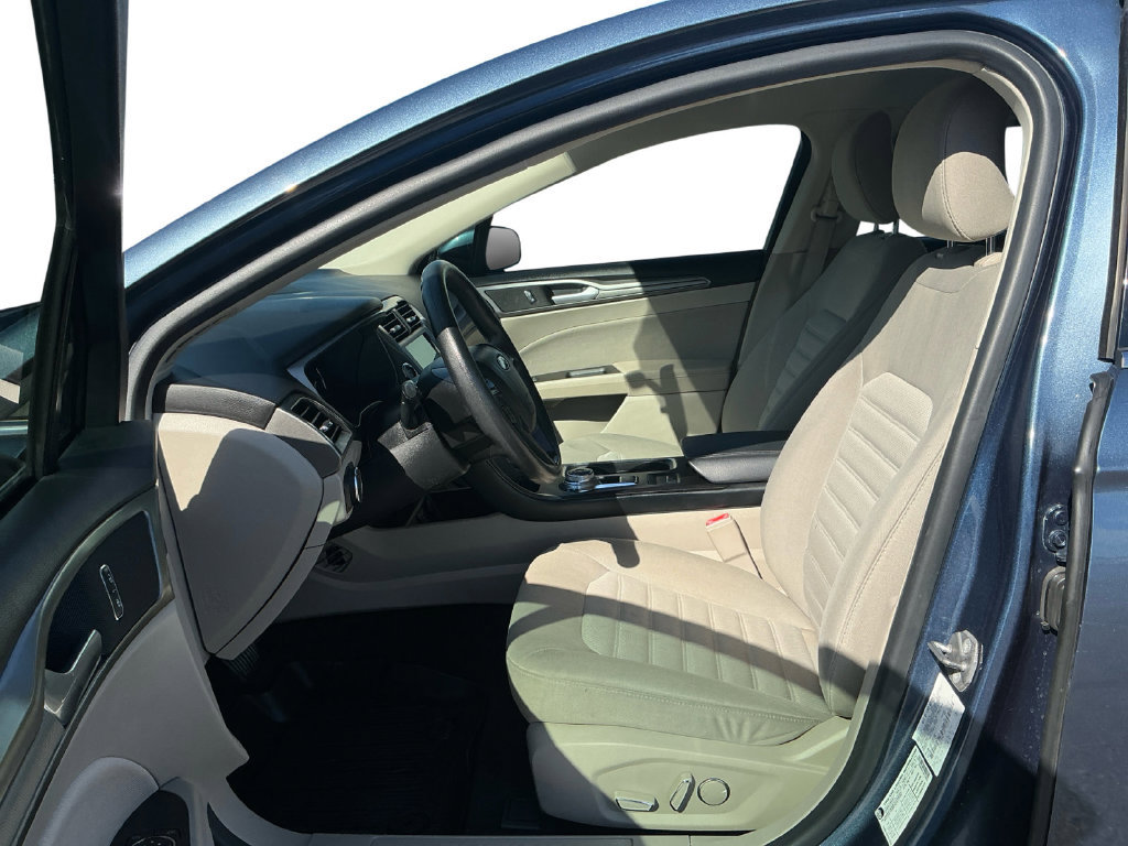 Used 2018 Ford Fusion SE w/ Fusion SE Technology Package FWD image 14