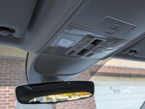 Used 2025 Volkswagen Taos SE image 30