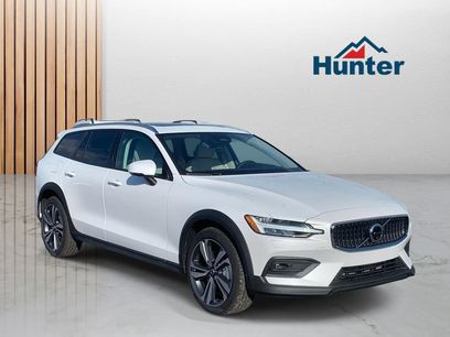 New 2025 Volvo V60 B5 Cross Country Plus w/ Protection Package Premier