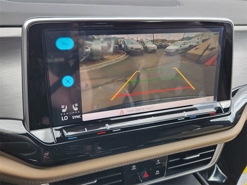 New 2025 Volkswagen Atlas Cross Sport SE image 11