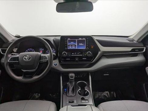 Used 2021 Toyota Highlander L image 26