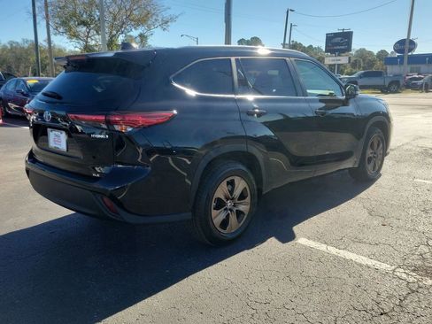 Used 2023 Toyota Highlander Bronze Edition image 3