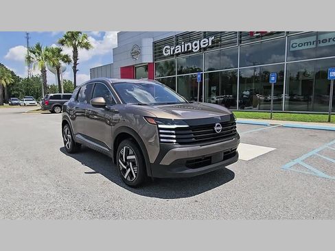 Used 2025 Nissan Kicks SV w/ SV Premium Package FWD image 18