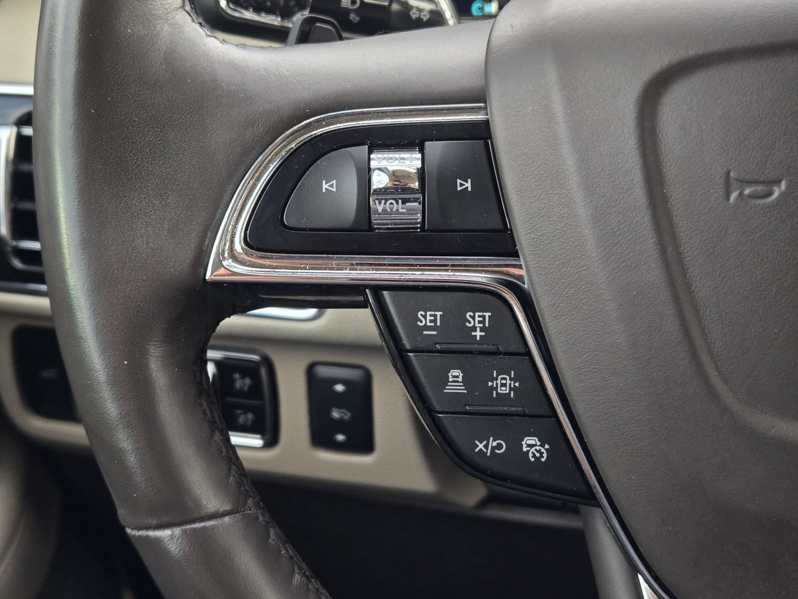 Used 2023 Lincoln Navigator 2WD image 31