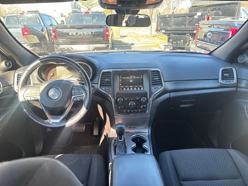 Used 2021 Jeep Grand Cherokee Laredo image 10