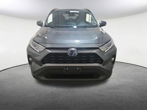 Used 2021 Toyota RAV4 XLE w/ Convenience Package image 2