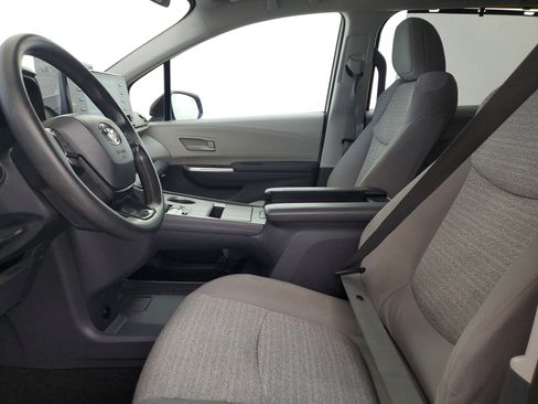 Certified 2023 Toyota Sienna LE FWD image 19
