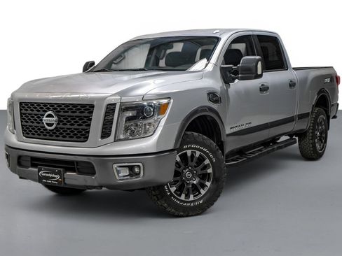 Used 2019 Nissan Titan PRO-4X AWD/4WD image 4