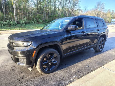 Used 2024 Jeep Grand Cherokee L Altitude image 4