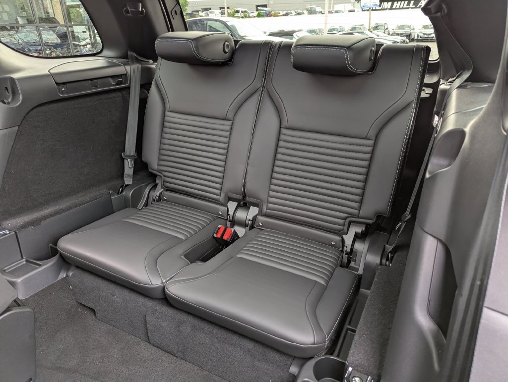 Used 2025 Land Rover Discovery Dynamic SE AWD/4WD image 43