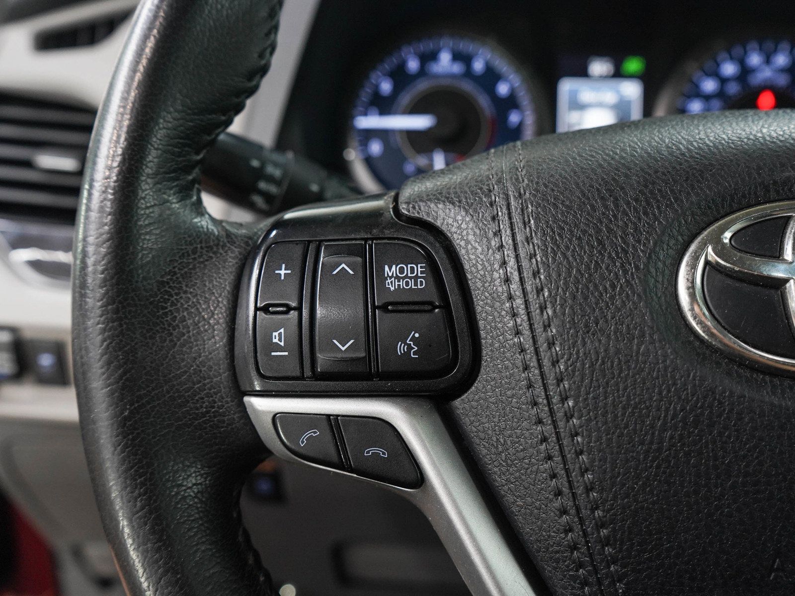 Used 2019 Toyota Sienna XLE FWD image 25