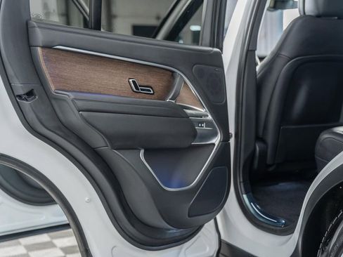 Used 2025 Land Rover Range Rover SE image 35