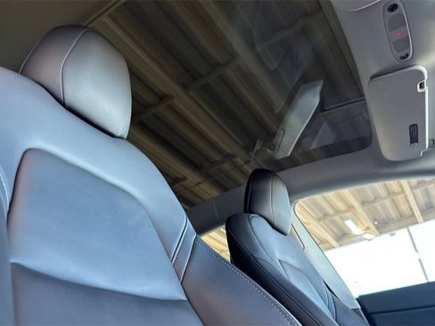 Used 2022 Tesla Model Y Long Range image 16