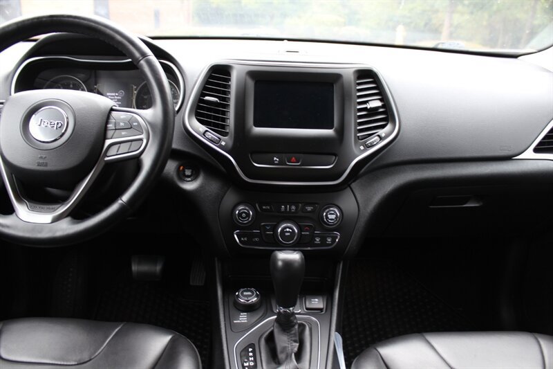 Used 2019 Jeep Cherokee Latitude Plus w/ Cold Weather Group AWD/4WD image 14