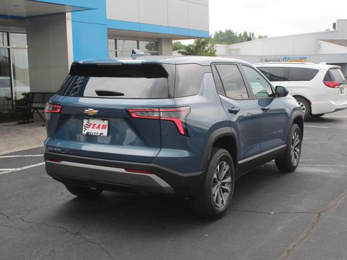 New 2027 Chevrolet Equinox LT w/ Convenience Package II FWD image 4