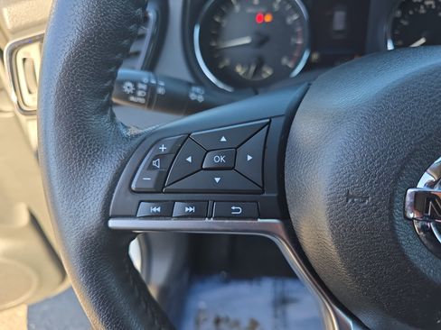 Used 2019 Nissan Rogue SV w/ Sun & Sound Touring Package image 17