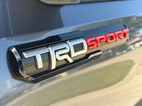 Used 2022 Toyota Tacoma TRD Off-Road AWD/4WD image 6