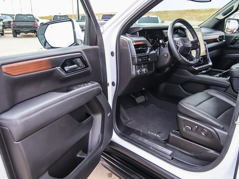 Certified 2025 GMC Yukon Denali image 32