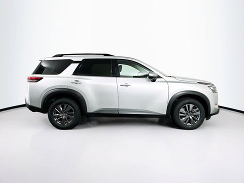 Used 2025 Nissan Pathfinder SV AWD/4WD image 10
