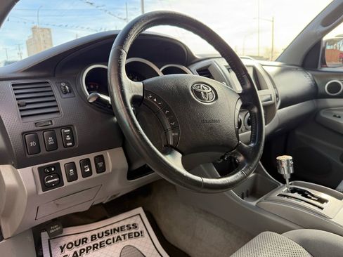 Used 2009 Toyota Tacoma w/ SR5 & TRD Off-Road Packages image 9
