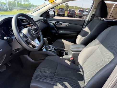 Used 2021 Nissan Rogue Sport S image 18
