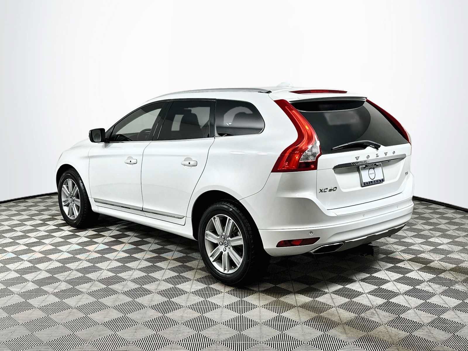 Used 2017 Volvo XC60 T5 Inscription w/ Preferred Option Package FWD image 5