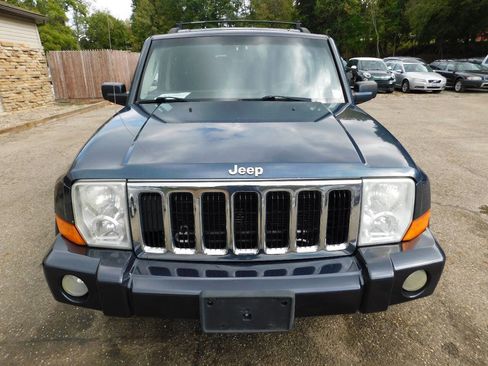 Used 2008 Jeep Commander Sport image 3
