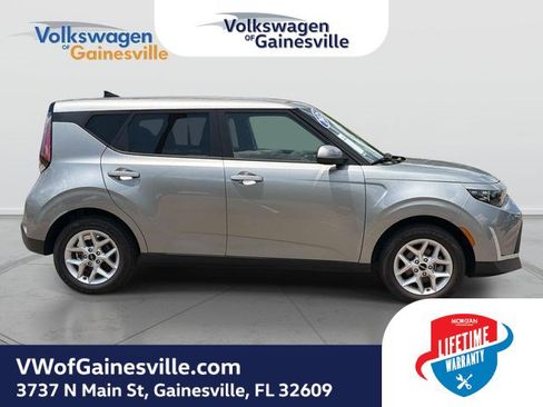 Used 2025 Kia Soul LX w/ LX Technology Package FWD image 2