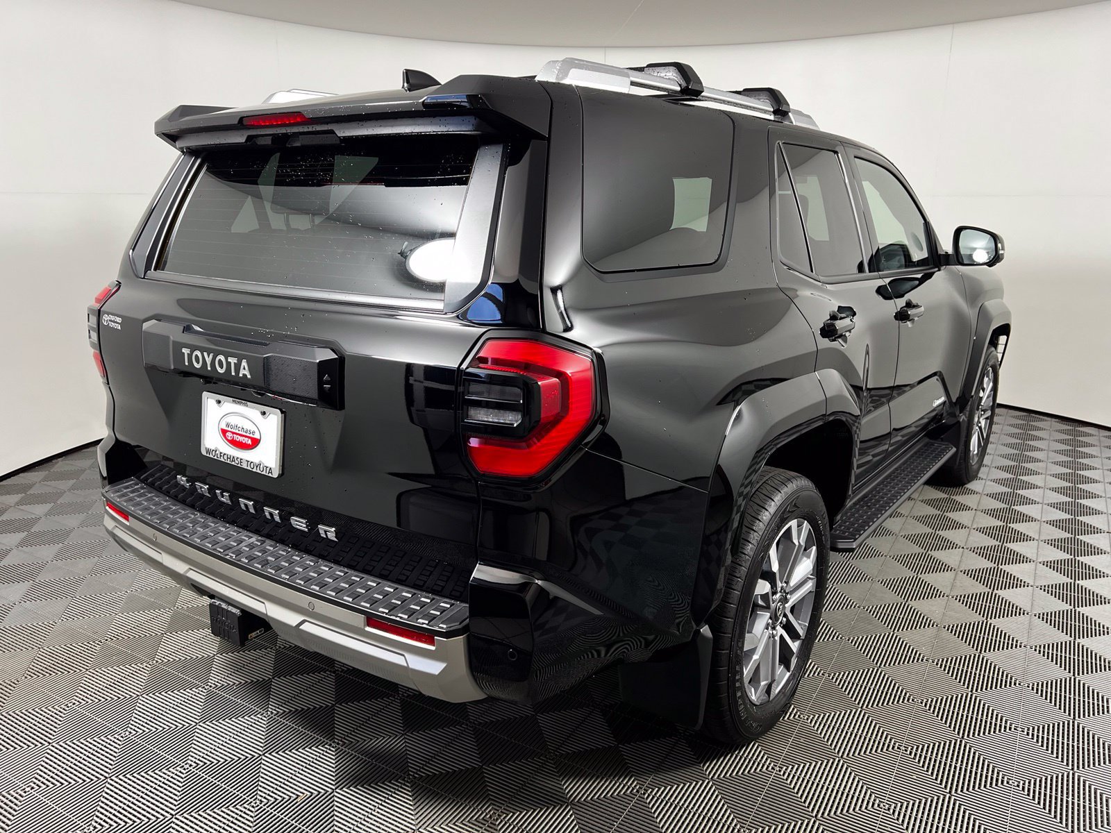 Used 2025 Toyota 4Runner Limited AWD/4WD image 5