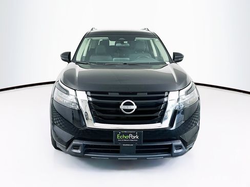 Used 2024 Nissan Pathfinder SV FWD image 2