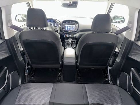 Used 2023 Kia Soul LX w/ LX Technology Package image 10