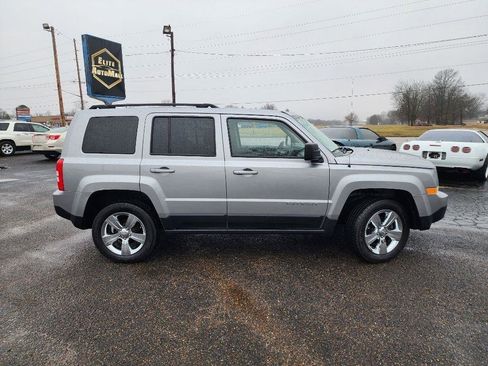 Used 2017 Jeep Patriot Latitude image 3